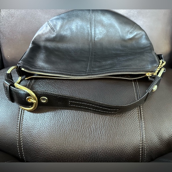 COACH VINTAGE! Black Leather Hobo Bag with Brass Hardware - Picture 12 of 13